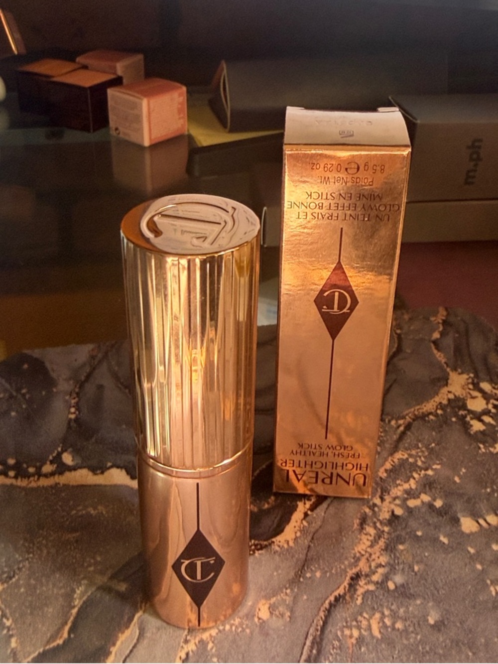 Charlotte Tilbury Radiant Highlighter Stick - glazed goddess